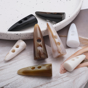 Botones de Resina Imitación Cuerno de Búfalo para Abrigos de Mujer, Botones Decorativos para Abrigos al por Mayor - Product Image 3