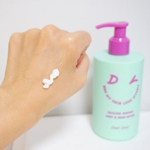 ครีมทามือ DEAR DOER ขนาด 300 มล. ผสมไฮยาลูรอนิค แอซิด บำรุงผิวมือให้ชุ่มชื้น พร้อมกลิ่นหอม ดูแลผิวมืออย่างมีประสิทธิภาพ - Product Image 2