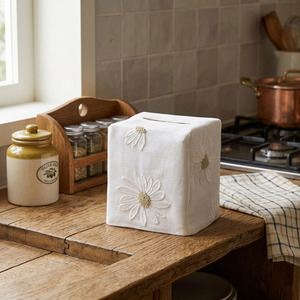 Caja de pañuelos vintage de lino 100% de alta calidad, personalizada al por mayor, con diseño cuadrado de margaritas blancas bordadas, para decoración del hogar y hoteles. - Product Image 3