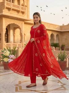 Ensemble Kurta Traditionnel Rouge avec Dupatta, Longueur au Sol, Brodé, Vêtements pour Femmes, Style Indien Pakistanais, Coupe Classique, Toutes Saisons - Product Image 2