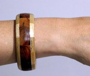 Juego de brazaletes de madera ecológica para tiendas de regalos boutique minoristas embalaje sostenible joyería de madera hecha a mano mujeres niñas por Tradebyd - Product Image 1