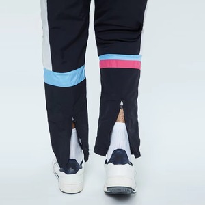 ชุดวอร์มกันลมสำหรับผู้ชายแบบใหม่ OEM ดีไซน์ล่าสุด ลายเรียบ แจ็คเก็ตและกางเกงสำหรับฤดูหนาว พร้อมขั้นต่ำในการสั่งซื้อน้อย - Product Image 3