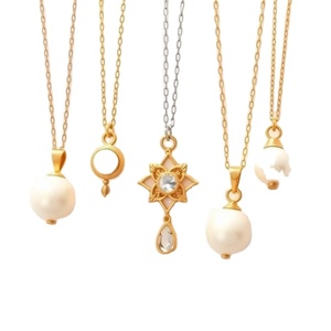 Venta al por mayor S925 Collar de plata esterlina Perla de agua dulce chapada en rodio con patrón de flores de moda Cadena de eslabones elegante simple - Product Image 1