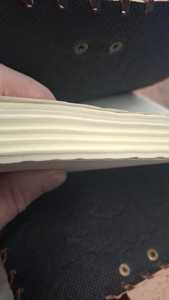 สมุดบันทึกปกหนังแข็งพร้อมลายนูนสัญลักษณ์โอม ปิดด้วยการเย็บมือ 120 แผ่น ผลิตในรัฐราชสถาน - ฉบับของขวัญ - Product Image 3