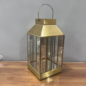 Farol de Latón con Paneles de Vidrio Espejado, Decoración para el Hogar, Portavelas de Metal - Product Image 3