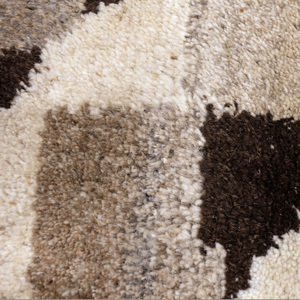 Tapis en laine DECORDEC marron chocolat ivoire taupe, motif géométrique mosaïque, motif triangulaire abstrait, antidérapant, écologique, pour salon - Product Image 4