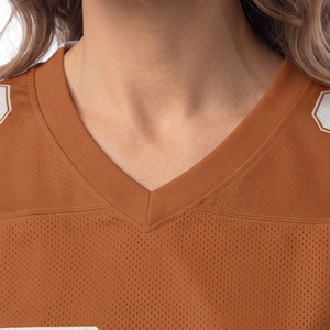 Maillot de football américain sur mesure pour femmes, qualité supérieure, maillot de football personnalisé pour femmes, maillot de football américain à col en V pour femmes - Product Image 5