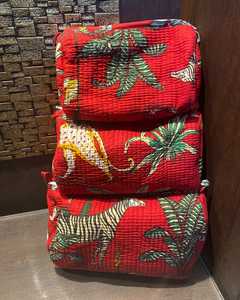 Bolsas de Aseo Acolchadas Kantha con Estampado Floral Hecho a Mano, con Cierre de Cremallera, de Tela de Algodón, para Mujer, Set de Bolsas de Cosméticos - Product Image 2