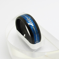 Bague en carbure de tungstène noir avec incrustation de fibre bleue et motif flèche argentée, alliance bombée pour homme, bijoux tribaux en gros