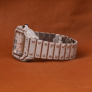 นาฬิกา Aurevail VVS Moissanite ตัวเรือนทองคำประดับเพชรเต็มหน้าปัดทรงกลม หน้าปัดสีดำคลาสสิก ตัวเลขโรมัน ขอบหน้าปัดแบบฟลูเต็ด นาฬิกาหรูสั่งทำพิเศษ - Product Image 5