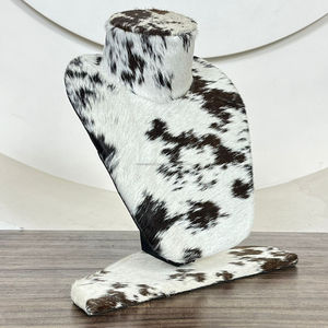 Buste de présentation de collier en cuir de vache véritable de qualité supérieure avec poils, mannequin fait à la main, support de bijoux pour l'affichage en salle d'exposition - Product Image 5