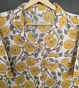 Ensemble de pyjama en coton léger et respirant à manches courtes jaunes à imprimé floral pour femmes, été et automne - Product Image 3