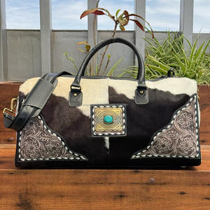 2025 Venta caliente Combo Set 3 en 1 Tooled a mano cuero de vaca genuino piedra turquesa bolsa de lona, artículos de tocador y mochila para Unisex - Product Image 4