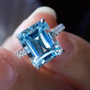 แหวนอะความารีนซานตามาเรียธรรมชาติทรงสวยหรู งานแฮนด์เมดสั่งทำพิเศษ เครื่องประดับชั้นดี ของขวัญสำหรับงานหมั้นและงานแต่งงานสำหรับผู้หญิง - Product Image 2