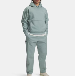 Ensemble de survêtements pour hommes avec veste de sport, style cargo, survêtements oversize tendance et élégants - Product Image 1