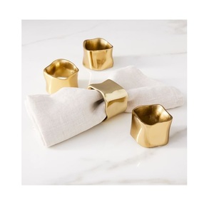 Juego de Anillos para Servilletas de Metal Dorado Martillado de Lujo, Diseño Escultural Moderno para Decoración de Mesa de Boda, Banquete, Hotel - Product Image 1