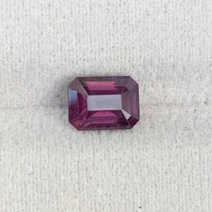 Espinela Rojo-Púrpura Natural, Corte Esmeralda, Sin Tratar, 2.00 Quilates, Certificada por Terceros, Gema Suelta para Joyería, Venta al Por Mayor - Product Image 6