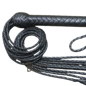 Flogger en cuir de vachette avec boucle en acier et cordes à pointes souples de 2,5 cm de large pour un jeu sensuel et à impact léger - Product Image 4