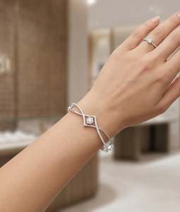 Bracelet jonc de luxe pour femme en or blanc 18 carats avec diamant de laboratoire taille brillant 0,694 ct, idéal pour fiançailles, mariage ou soirée - Product Image 1