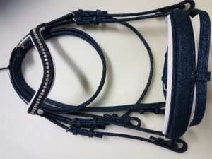 Cheval en cuir bride anglaise canal vide bande de front inclus rênes avec fabricant d'étincelle noire en Inde - Product Image 2