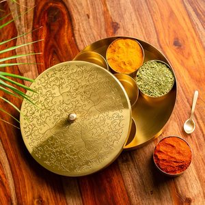 Boîtes à épices en laiton doré, article cadeau, Masala Dabba à 9 compartiments, couvercle martelé, moderne, léger, écologique, qualité alimentaire - Product Image 5