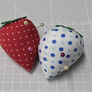 AA0283 Strawberry <b>Pin</b> Cushion | Hand <b>Sewing</b> Accessories|Strawberry Shape Cloth <b>Pin</b> Cushion With Colorful <b>Pins</b> <b>Sewing</b> Accessory - Product Image 1
