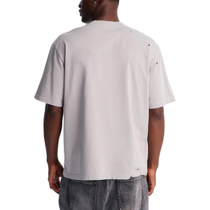 Chemises pour hommes tendance Y2K, effet usé, coupe ample, coton premium, style streetwear, logo personnalisé, col rond, haute densité, vente en gros - Product Image 4