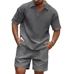 Ensemble d'été pour homme, t-shirt à manches courtes et col rond avec short confortable, tenue décontractée en deux pièces pour les voyages et les activités de plein air - Product Image 3