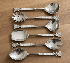 Colección de Regalo de Servidores de Ensalada Premium: Elegante Juego de Cuchara y Tenedor de Metal para Regalos de Inauguración de Casa, Aniversario de Bodas y Festividades - Product Image 4