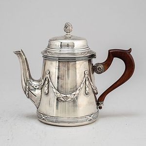 Elegante Tetera de Latón de Estilo Real con Acabado de Lujo para Preparar y Servir Té y Café a Precios Razonables - Product Image 4