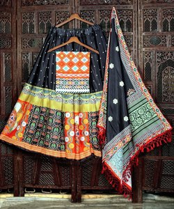Lehenga Choli de créateur pour femmes – Lehenga ethnique imprimé avec dupatta |   Vêtements de fête et de mariage - Product Image 3