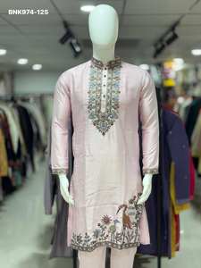 Collection de vêtements de mariage de créateurs, dernières tendances, en soie avec broderies Daman et multicolores, ensemble kurta-pantalon, fournisseur mondial. - Product Image 4