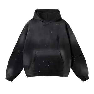Sweat-shirt à capuche noir personnalisé pour homme, coupe oversize, épaules tombantes, effet usé, délavé à l'acide, déchiré, effet éclaboussures de peinture, style streetwear - Product Image 1