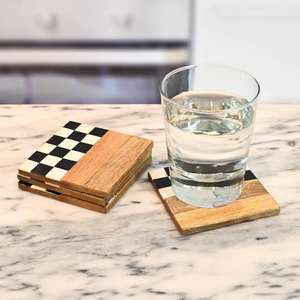 Ensemble de dessous-de-verre minimalistes en bois avec design échiquier en résine, tapis et sous-verres, set de table et sous-verres pour boissons au meilleur prix - Product Image 1
