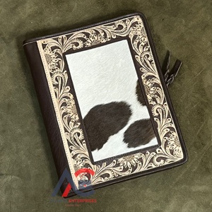 Nueva Carpeta de Presentación de Cuero Grabado a Mano, de Cuero Vacuno Genuino, con Bloc de Notas para Negocios - Product Image 1