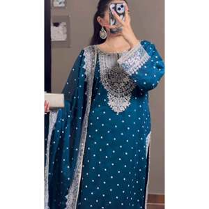 Conjuntos de diseñador para mujer con parte superior-Dupatta y parte inferior con Secuencia de bordado pesado Trabajo Aspecto elegante - Product Image 4