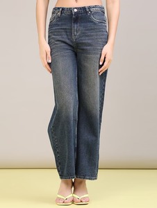 Jeans ajustados de cintura media para mujer, estilo vintage, pintados a mano, de algodón, en azul y negro, hasta la rodilla - Product Image 3