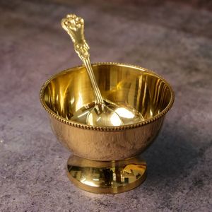 Hermosa tazón de latón para servir con un acabado tradicional, perfecto para servir comida en reuniones familiares y celebraciones. - Product Image 4