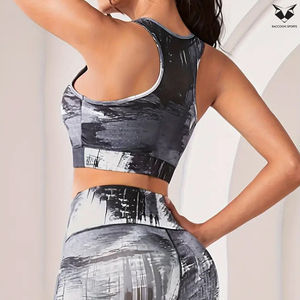 Sujetador deportivo de alta calidad con estampado por sublimación para mujer, transpirable y de color sólido, ideal para yoga, fitness y gimnasio. - Product Image 3