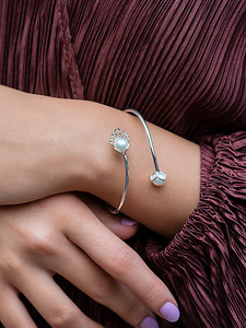 A Cozy Shell-Ter <b>Bracelet</b> in 925 <b>Silver</b> Minimalist 925 <b>Silver</b> <b>Cuff</b> <b>Bracelet</b> With Freshwater Pearl Claw Setting Women's Everyday - Product Image 5
