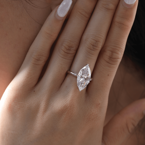 Anillo de Compromiso con Diamante Cultivado en Laboratorio de Corte Marquesa de 5 Quilates, Certificado E VVS IGI, Oro, Solitario, Fabricante de Joyería - Product Image 1