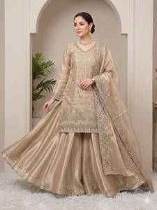 Ensemble prêt-à-porter entièrement cousu avec haut en soie Fandy orné de perles et de broderies de sequins, pantalon Plazzo et dupatta. - Product Image 6