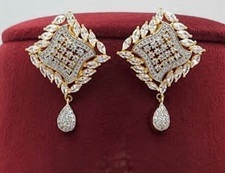 Magnifique ensemble collier pendentif en laiton plaqué or et zircon avec boucles d'oreilles à maillons pour femme, idéal pour les occasions de mariage - Product Image 2