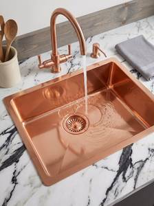 Fregadero de Cocina de Cobre Hecho a Mano para Proyectos de Interiores de Primera Calidad con Encanto Rústico y Espacio de Lavado Funcional para el Uso Diario - Product Image 1