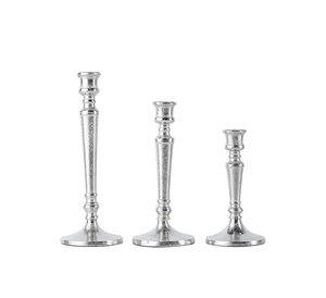 Porte-bougie moderne en aluminium écologique, design artisanal, pour la décoration de la maison et la présentation de bougies. - Product Image 5