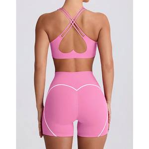 Ensemble de yoga et fitness personnalisé OEM rose pour femme, comprenant un soutien-gorge de sport à bretelles et un legging taille haute effet push-up, idéal pour la gym et l'entraînement. - Product Image 2
