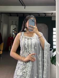 Conjunto de Salwar/Kurta Pakistaní de Lujo con Múltiples Detalles y Bordados Especiales para Aniversario de Bodas, con Envío Gratuito a Todo el Mundo - Product Image 5