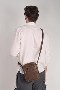 Sac fourre-tout trapézoïdal personnalisable unisexe avec fermeture à fermoir, écologique, quincaillerie dorée, en polyester, antivol, 3L+ - Product Image 4