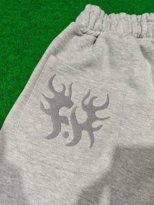 Pantalones Deportivos Personalizados con Bordado Chenille, de Felpa Gruesa 100% Algodón, con Puños Bordados para Hombre - Product Image 4