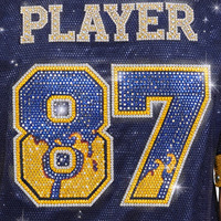 Maillot de football américain bleu profond 2026 pour femme, avec strass jaunes, col en V en maille, doré scintillant, style streetwear